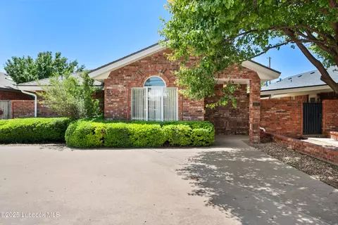 618 Hickory St, Levelland, TX 79336