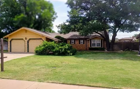 1812 Floydada St, Plainview, TX 79072