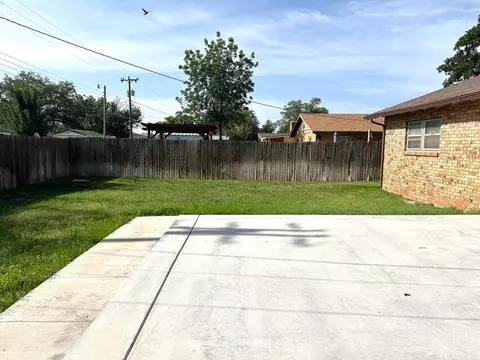 Exterior - 1812 Floydada St, Plainview, TX 79072 photo 3 of 6