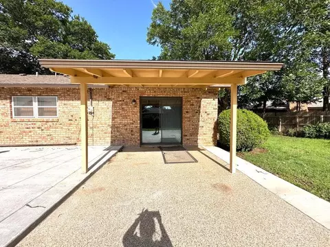Exterior - 1812 Floydada St, Plainview, TX 79072 photo 4 of 6