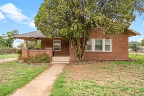 500 W Garza St, Slaton, TX 79364