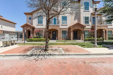2106 Main St, Lubbock, TX 79401