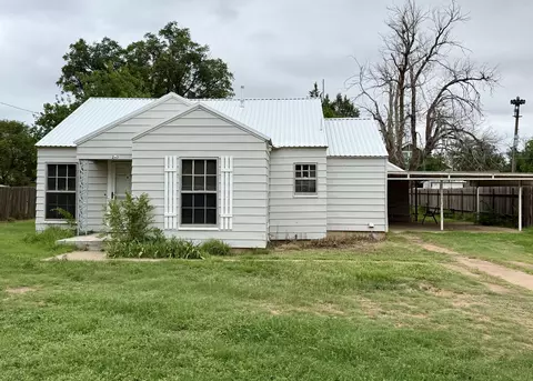 203 S Grain Ave, Crosbyton, TX 79322