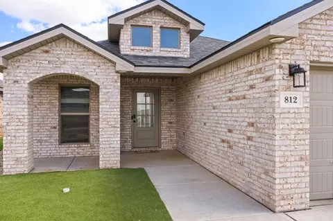 812 E 32nd St, Wolfforth, TX 79382