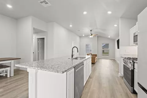 812 E 32nd St, Wolfforth, TX 79382 photo 9