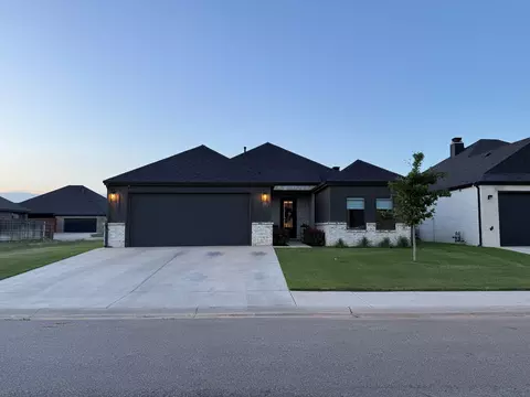 802 N 2nd St, Wolfforth, TX 79382