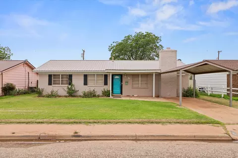 613 N B St, Brownfield, TX 79316