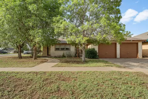 202 11th St, Levelland, TX 79336