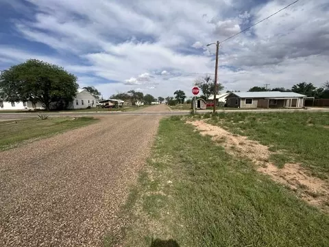 202-208 E Stanolind St, Sundown, TX 79372 photo 3