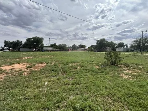 202-208 E Stanolind St, Sundown, TX 79372 photo 2