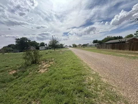 202-208 E Stanolind St, Sundown, TX 79372 photo 4