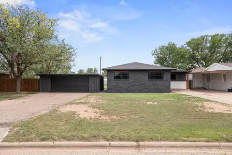 405 W 5th St, Hale Center, TX 79041