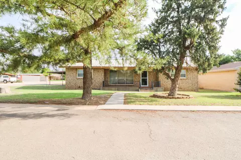 701 NE 1st St, Earth, TX 79031