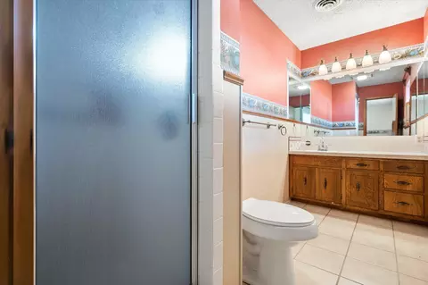 Bath - 7006 W 13th St, Plainview, TX 79072 photo 2 of 8