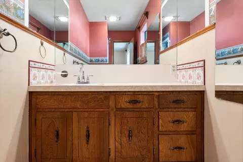 Bath - 7006 W 13th St, Plainview, TX 79072 photo 4 of 8