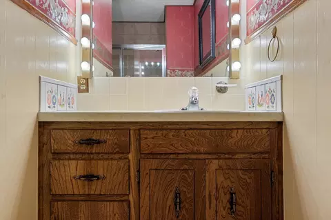 Bath - 7006 W 13th St, Plainview, TX 79072 photo 7 of 8