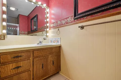 Bath - 7006 W 13th St, Plainview, TX 79072 photo 8 of 8