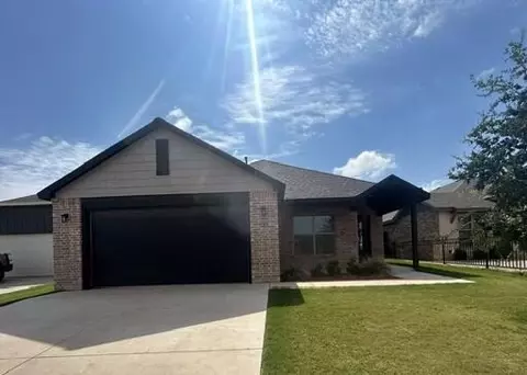 135 Buckingham Ave, Wolfforth, TX 79382