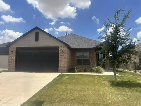 135 Buckingham Ave, Wolfforth, TX 79382