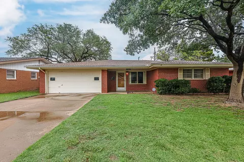 5220 7th St, Lubbock, TX 79416
