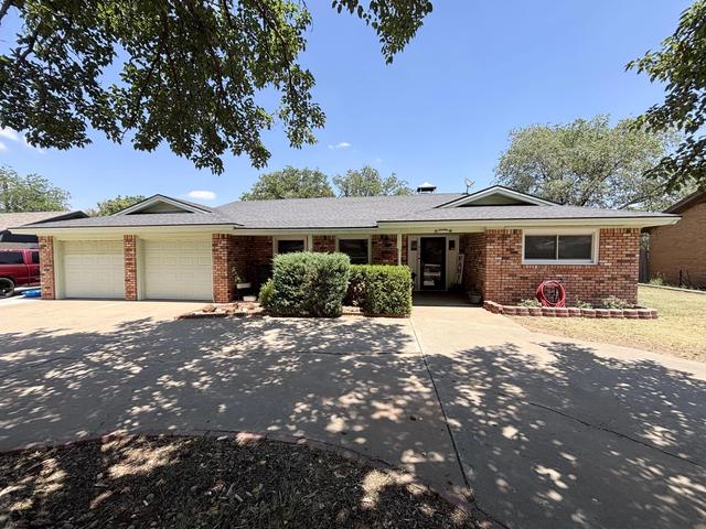 310 W 9th St, Hale Center, TX 79041