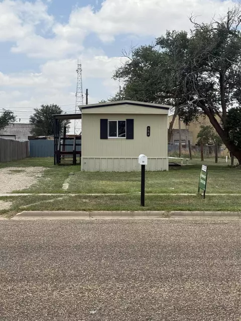 504 Avenue E, Levelland, TX 79336