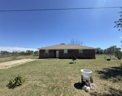 402 Lariat Ave, Matador, TX 79244
