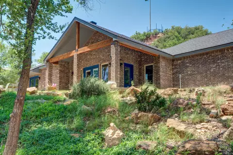 151 Pony Express Trl, Lubbock, TX 79404