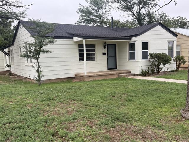 211 11th St, Levelland, TX 79336