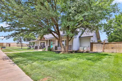 1401 11th St, Shallowater, TX 79363