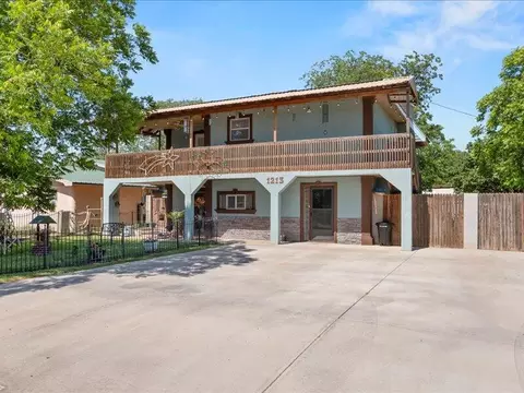 1213 N Avenue B, Denver City, TX 79323