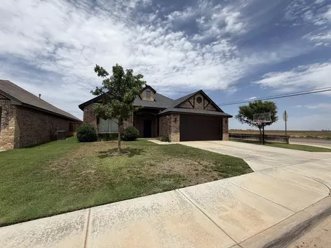 1131 17th St, Shallowater, TX 79363