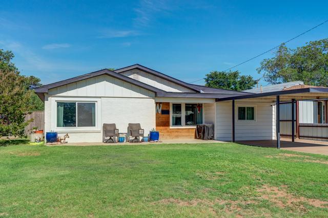811 Borger St, Plainview, TX 79072