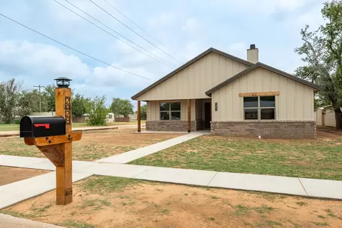 2028 N 5th St, Tahoka, TX 79373