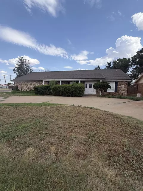 803 15th St, Seagraves, TX 79359