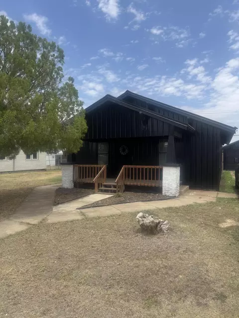 919 Tilford Ave, Ralls, TX 79357