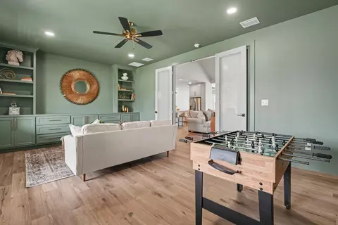 307 N 9th St, Wolfforth, TX 79382