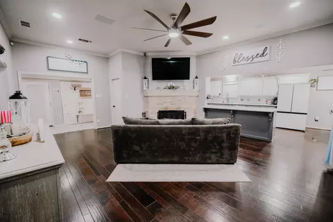 820 12th St, Wolfforth, TX 79382