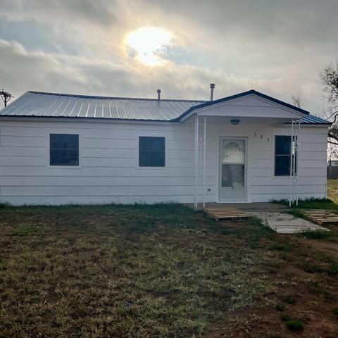 303 Avenue F, Levelland, TX 79336