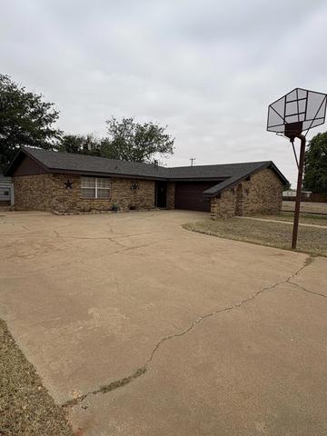 803 S Howell St, Brownfield, TX 79316