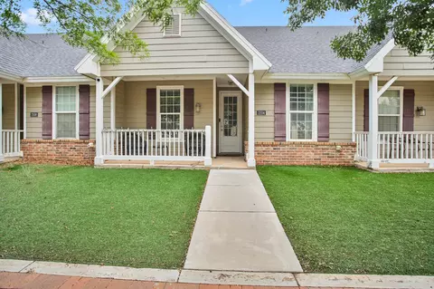 2104 10th St, Lubbock, TX 79401