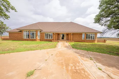 2210 W Division St, Slaton, TX 79364