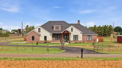 5709 N County Rd 1600, Shallowater, TX 79363