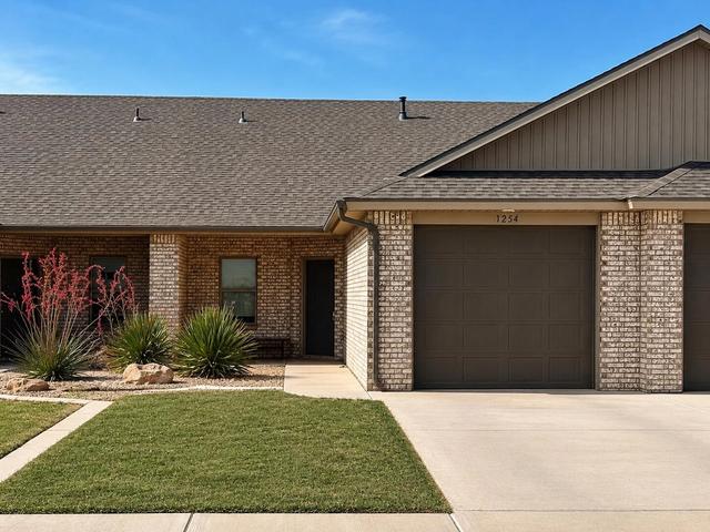 1254 N 7th St, Wolfforth, TX 79382