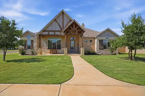 1202 N 15th St, Wolfforth, TX 79382