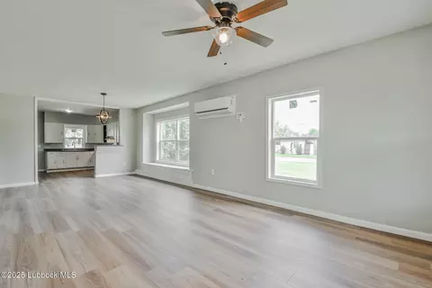Living - 115 Yonkers St, Plainview, TX 79072 photo 1 of 6
