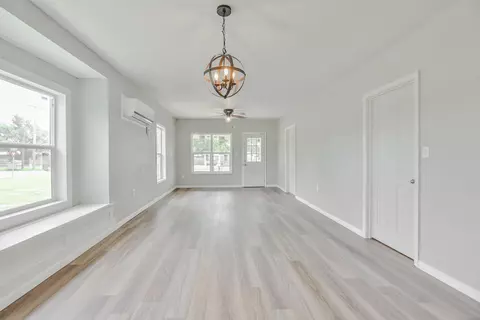 Living - 115 Yonkers St, Plainview, TX 79072 photo 5 of 6