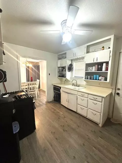 300 Amarillo St, Plainview, TX 79072 photo 8