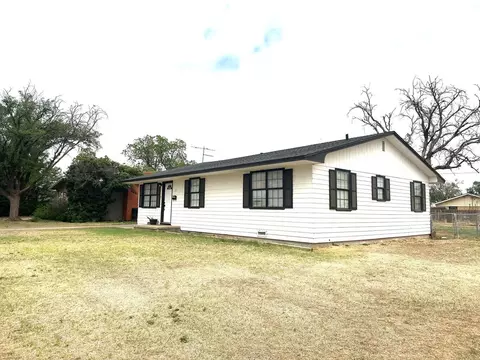 300 Amarillo St, Plainview, TX 79072 photo 13