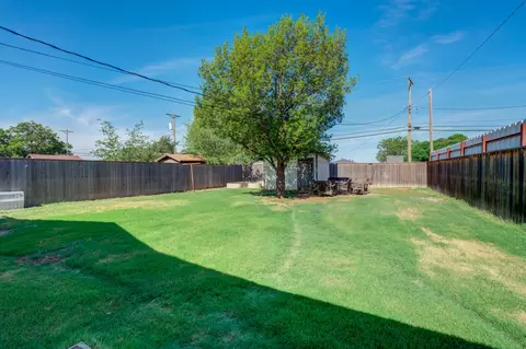 Exterior - 811 Borger St, Plainview, TX 79072 photo 2 of 6